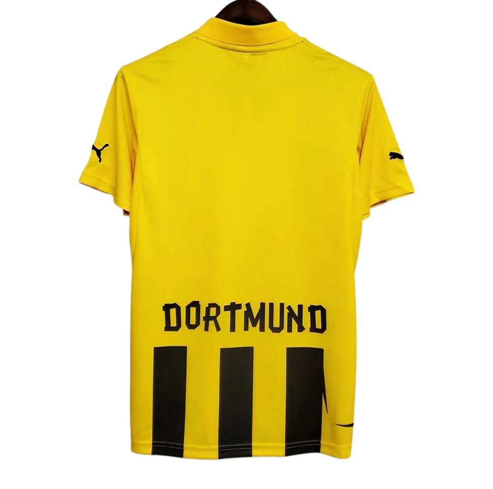 Vista trasera de la camiseta retro del Borussia Dortmund 2012-13 local en amarillo con detalles negros